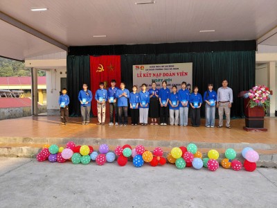 LỄ KẾT NẠP ĐOÀN VIÊN NGÀY HỘI THIẾU NHI VUI KHỎE, TIẾN BƯỚC LÊN ĐOÀN