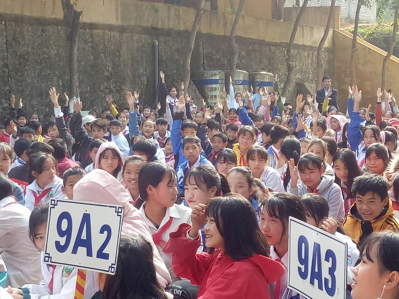 TRƯỜNG THCS XÃ NÀ NHẠN TUYÊN TRUYỀN VỀ PHÒNG CHỐNG TÁC HẠI CỦA MA TÚY VÀ PHÒNG  NGỪA BẠO LỰC HỌC ĐƯỜNG.