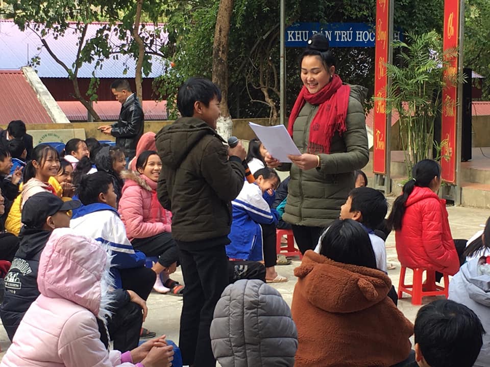 Sinh hoạt dưới cờ chủ điểm: “ Tác hại của lá ngón” của trường THCS xã Nà Nhạn