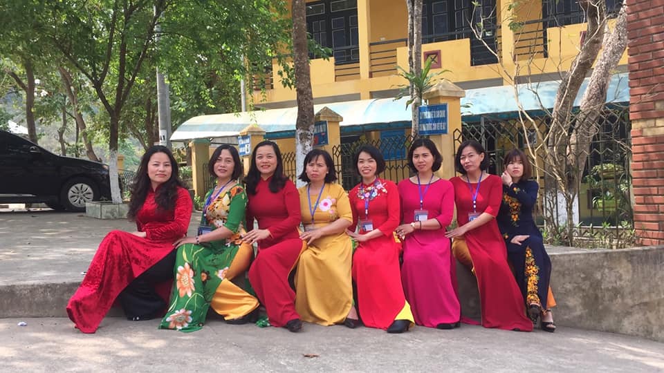 Hưởng ứng “tuần  lễ áo dài”  - Hoạt động chào mừng ngày quốc tế phụ nữ  8/3/2021 tại trường THCS xã Nà Nhạn