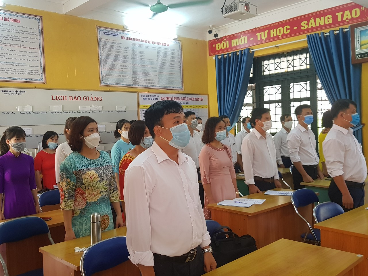 Hội nghị cán bộ, viên chức, người lao động trường THCS xã Nà Nhạn  năm học 2021 – 2022.