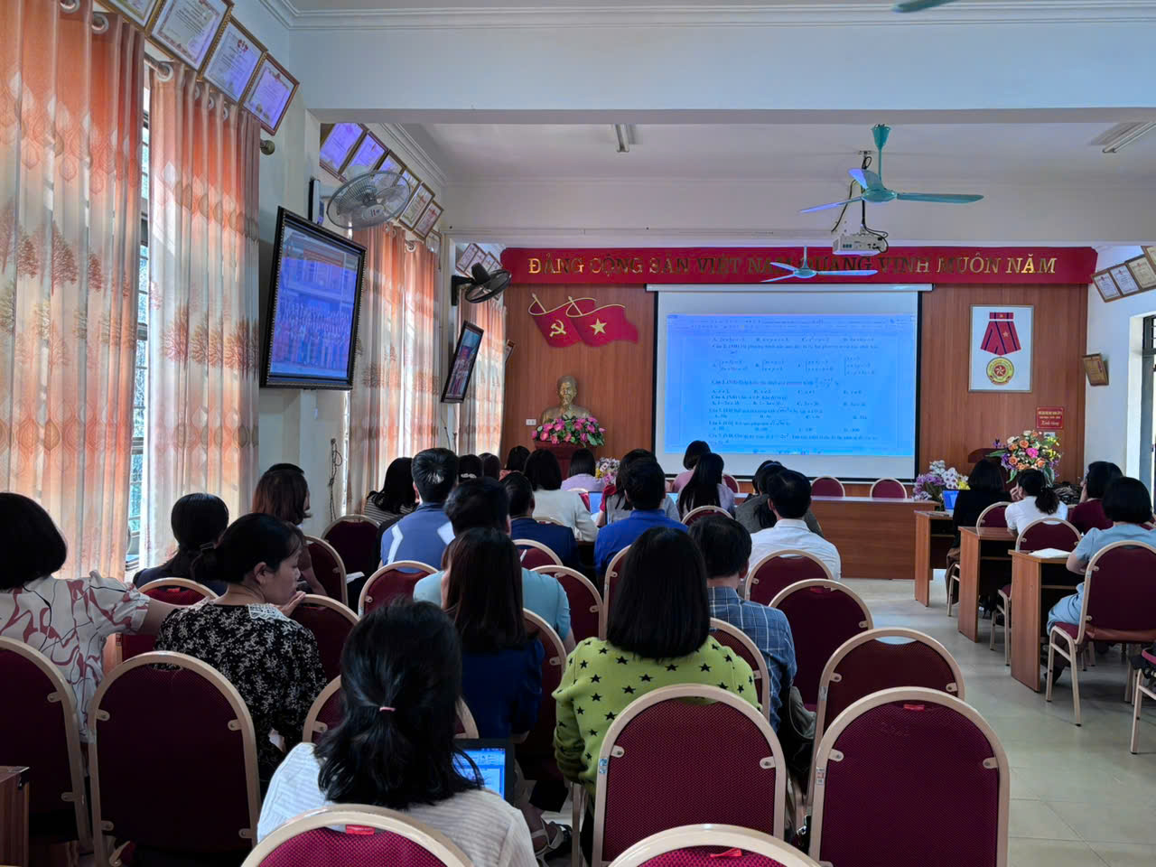 GIÁO VIÊN TRUÒNG THCS XÃ NÀ NHẠN THAM GIA CHUYÊN ĐÈ CẤP CỤM